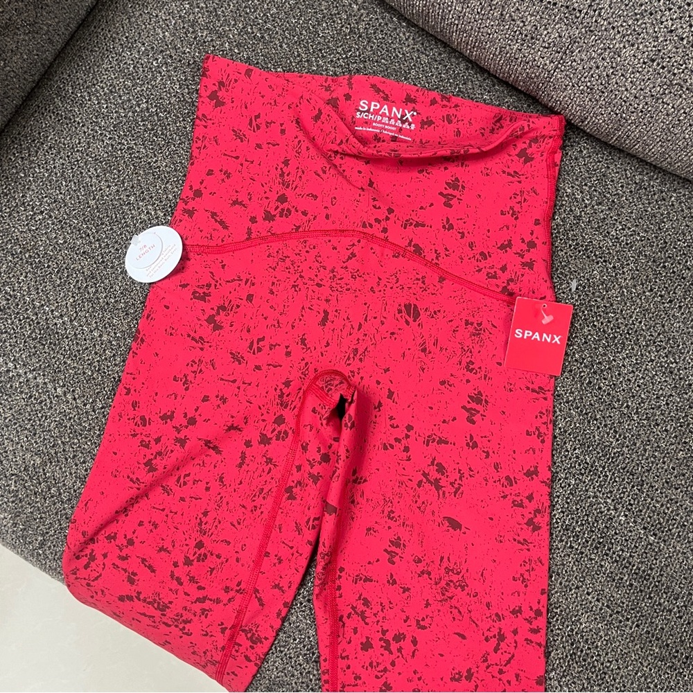 SPANX Booty Boost Active Crushed 7/8 Length Red Size Small